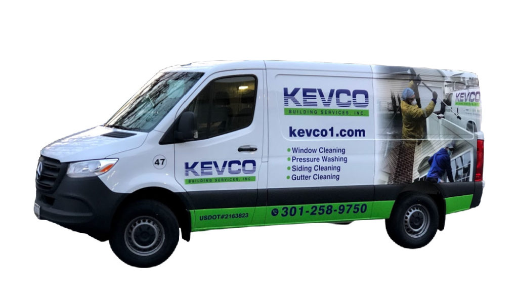 在白色背景KEVCO服务车。